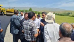 بازدید سید مرتضی حسینی از عملیات اجرایی آسفالت جاده روستایی تجره رود به قشلاق سلمانی