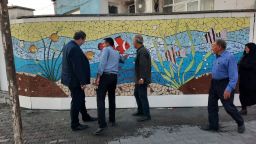 تصویر/اجرای کاشی کاری دیوار میدان معلم