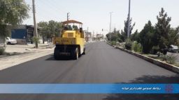اجرای آسفالت قطعه دیگری از بلوار شهدای زینبیه