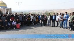 حرکت پسندیده دانش آموزان هنرستان دخترانه موحد برای پاکسازی پارک جنگلی میانه