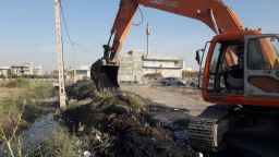 لایروبی نهر انتهای کانال خیابان شهید نواب صفوی