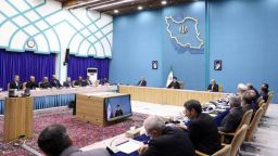 برگزاری جلسه ستاد مرکزی مبارزه با قاچاق کالا و ارز به ریاست حجةالاسلام سید ابراهیم رئیسی، رئیس جمهور و اعضای ستاد مرکزی از جمله سیدمرتضی حسینی ، نماینده میانه / ویدئو