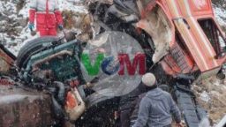 قرار بود جاده سرچم -میانه- بستان آباد کامیون ممنوع شود/ برخورد تریلی با کامیون‌ با سه مصدوم +تصاویر