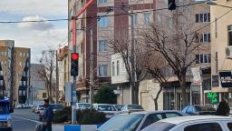 نصب ال دی های نواری بر روی پایه چراغ های راهنمایی رانندگی تقاطع پیام نور