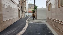 آسفالت بن بست مولوی در کوچه شهید احدی واقع در خیابان شهید بهشتی