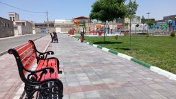 نصب نیمکت های جدید در پیاده روی کمربندی ،جلوی سینما فرهنگ ، خیابان موعود و پارک ولیعصر در جهت توسعه امکانات شهری و رفاه و آسایش شهروندان عزیز