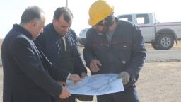 بازدید بخشدار کاغذکنان از پروژه اصلاح شبکه برق در روستاهای این بخش