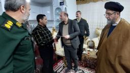 فرماندار میانه با یک خانواده معظم شهید و یک جانباز گرانقدر دیدار کرد