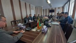 جلسه اعضای جبهه مردمی گام دوم انقلاب اسلامی و شرکت تعاونی پیشگامان اقتصاد مقاومتی با فرماندار ویژه میانه