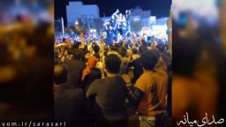 کار جالب جوانان خوش ذوق میانه ای /جشن قهرمانی تراکتور با تراکتور در میانه