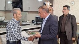 فرماندار ویژه میانه با خانواده شهید “حبیب محمدی” و جانباز سرافراز “علیرضا زمانی” دیدار کرد