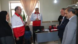 بازدید فرماندار ویژه میانه از اجرای طرح ملی نذر خدمت در روستای دادلو توسط جمعیت هلال احمر