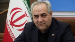 تشکل‌های صنفی در اجرای سیاست‌های دولت در جامعه هدف مشارکت می‌کنند