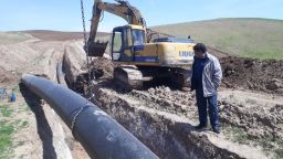 شکرانه برکت آب در اراضی کشاورزی/ اهدا و ارسال ۲۲ تن هندوانه کشاورزان روستای تازه‌کند میانه به موکب‌های اربعین حسینی و مراسم جاماندگان اربعین