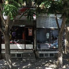 فروشگاه لباس زنانه و فروشگاه لوازم خانگی